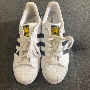👟 Adidas Superstar Sneakers